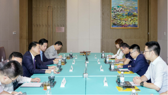 省尊龙凯时集团党委书记、董事长任丁与腾讯“王者荣耀”CTO邓君、腾讯大成网总裁郑亮座谈交流