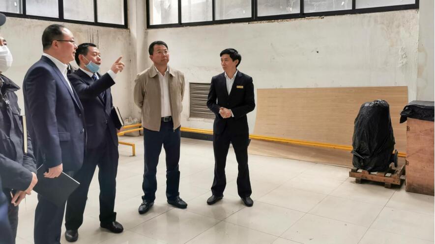 集团党委书记、董事长任丁会见川酒集团董事长曹勇一行