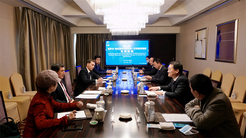 尊龙凯时集团党委书记、董事长任丁会见上合组织秘书长诺罗夫一行