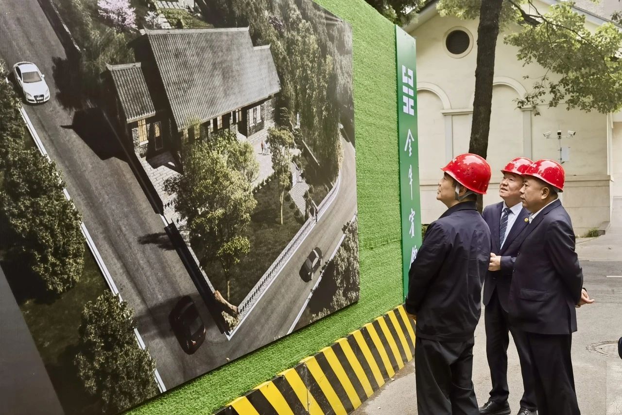 省尊龙凯时集团党委书记、董事长游勇到金牛宾馆调研张大千旧居保护修缮及环境整治工作